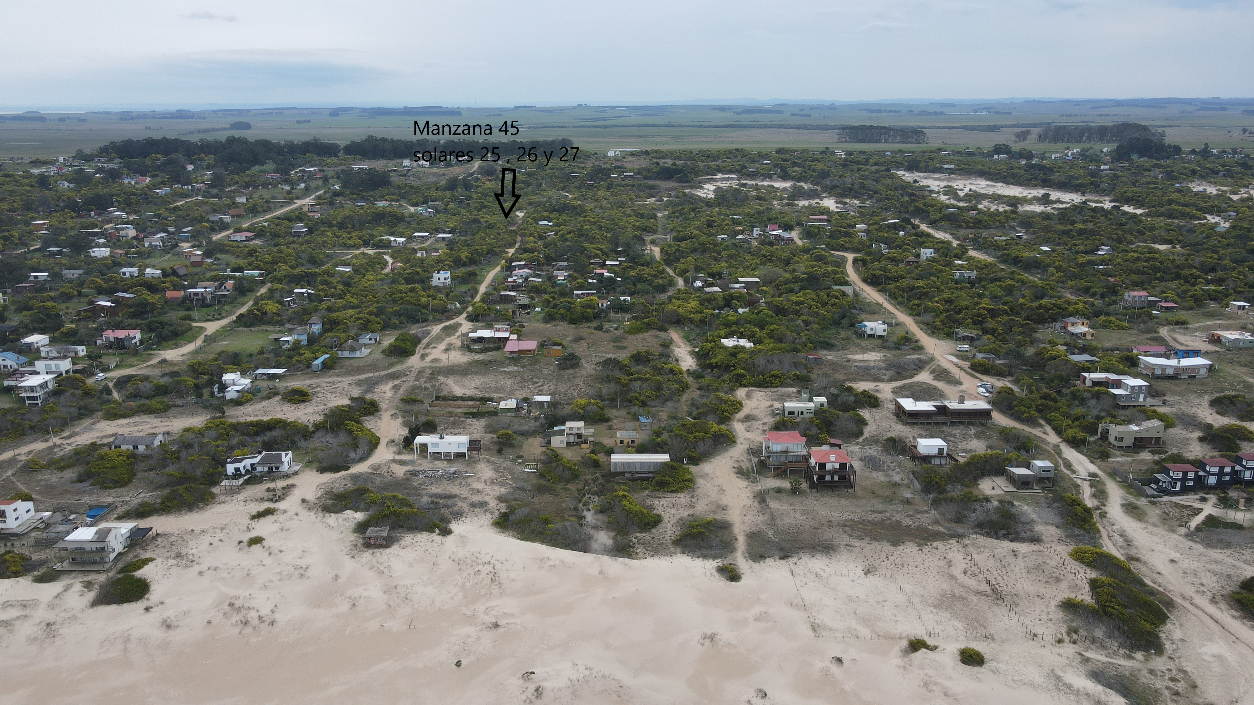 Tres Terrenos a 2 cuadras y media  de la playa en Punta Rubia .