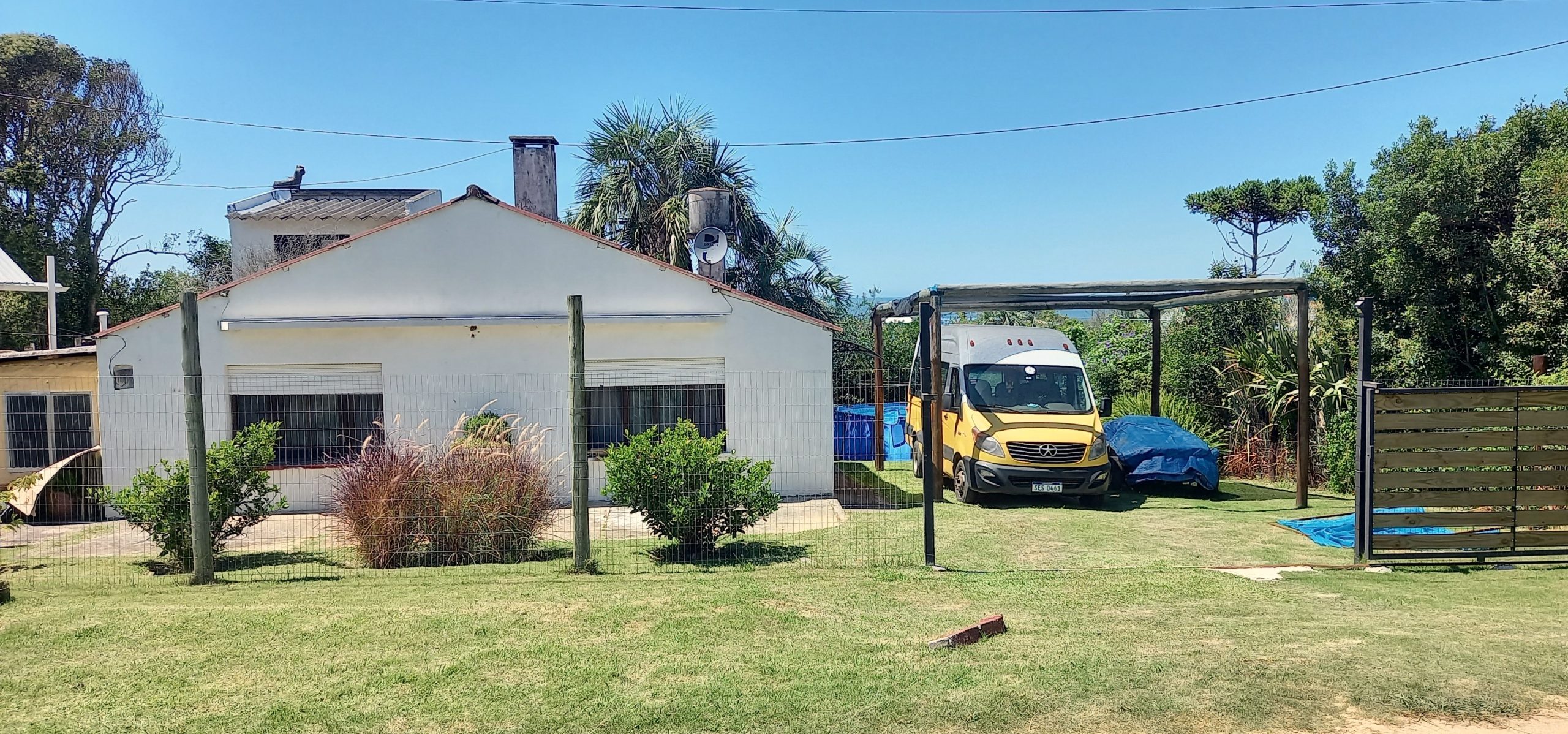 Dos casas en un amplio padrón  a metros de la playa Antoniopolis, La Paloma, Rocha .