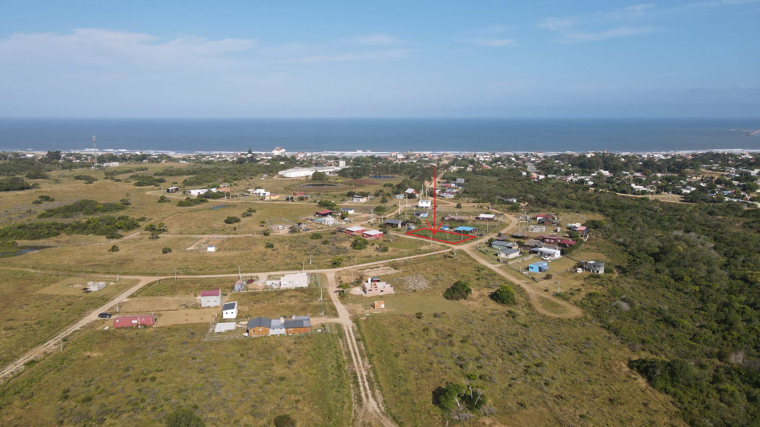 Terreno de 600 m2 a seis cuadras de la playa en Altos de Costa Azul.